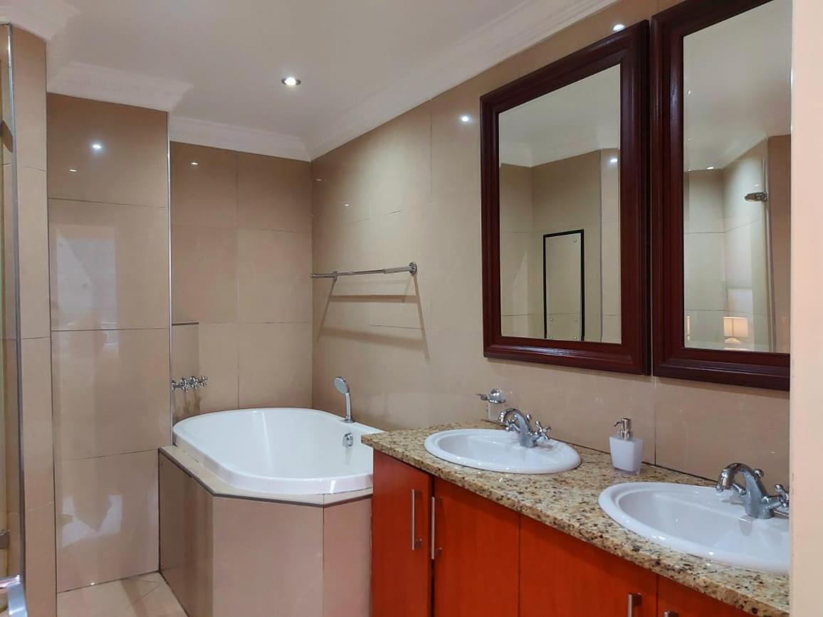 Ocean Sunrise At The Sails - Durban Point Waterfront Apartment Exterior foto