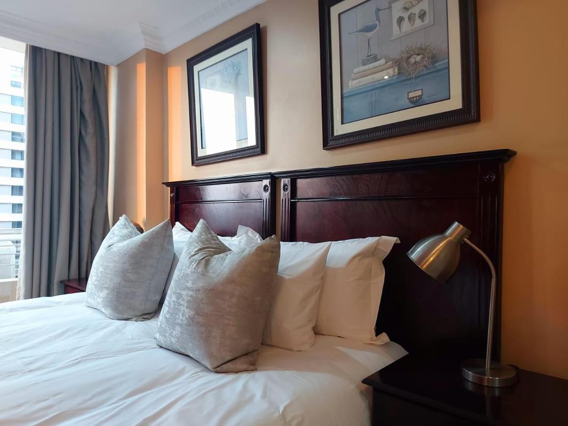 Ocean Sunrise At The Sails - Durban Point Waterfront Apartment Exterior foto